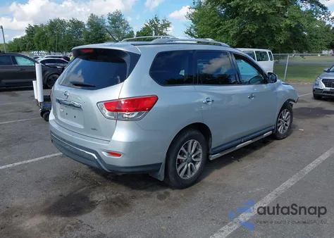 2016 Nissan Pathfinder S z USA, uszkodzony, nr VIN 5N1AR2MM4GC611186